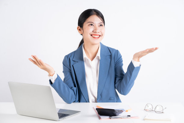 年轻的亚洲女商人工作理念图片下载