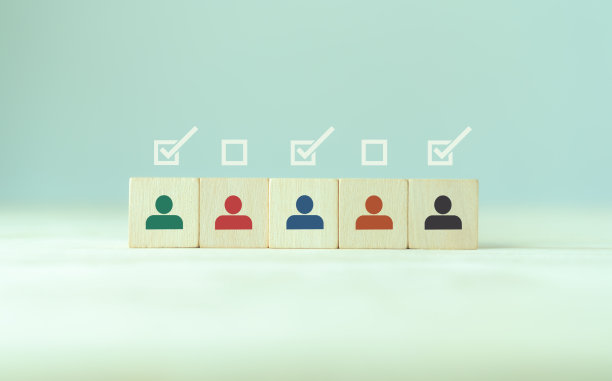 目标客户，买家角色，市场细分，职位招聘概念。定制化，以客户为中心的策略。KYC，了解你的客户。创新技术打击数字网络犯罪。图片下载