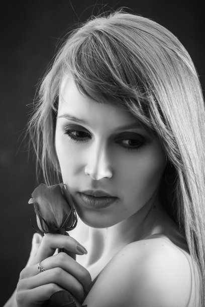 奢侈的女孩图片下载