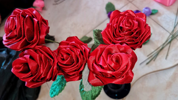 红玫瑰布花工艺品图片下载