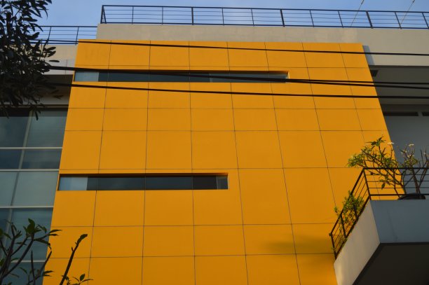 航空公司办公楼的建筑和设计，外部主要是黄色图片下载