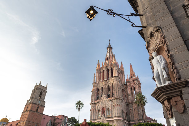 圣米格尔阿尔坎杰尔大教堂，圣米格尔阿尔坎杰尔教区和伊格纳西奥·阿连德雕像图片下载