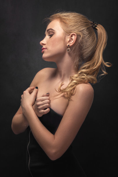 性感的年轻女子图片下载