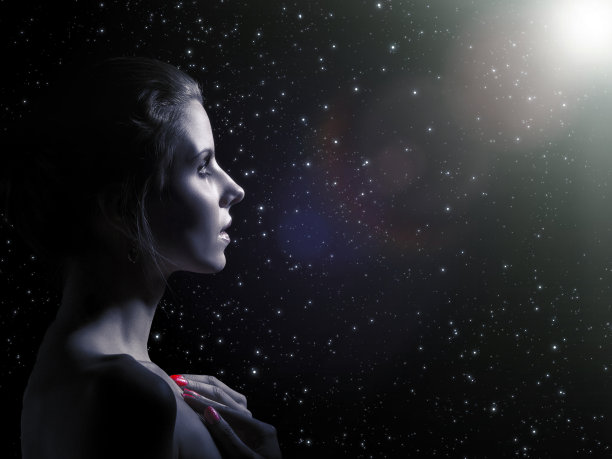 悲伤的女性形象图片下载