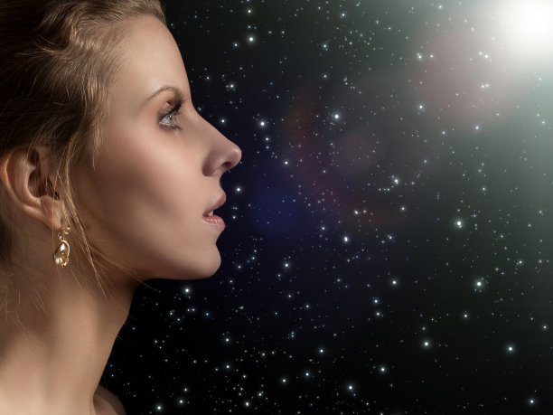 沉思的女性形象图片下载