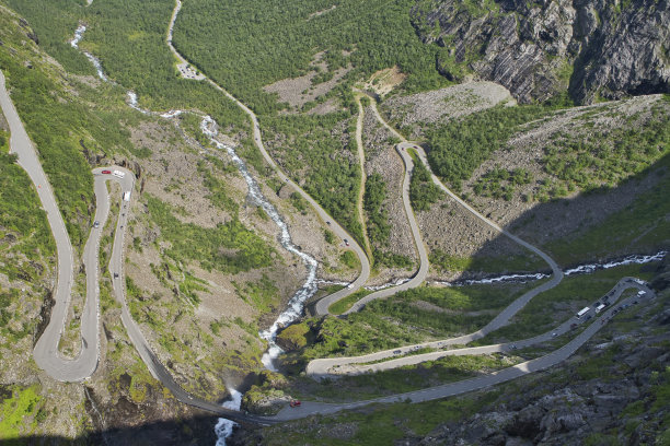 山路高角度视图图片下载