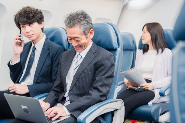 飞机上的乘客图片下载