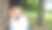 小女孩们在公园里玩捉迷藏，孩子们靠在树上数数。图片下载