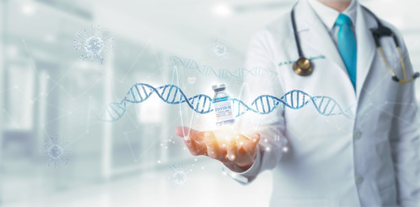 医生分析新冠病毒疫苗，研发成功。医疗保健和医学概念图片下载