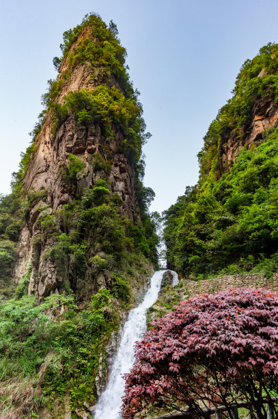 中国湖南张家界暴风湖瀑布-暴风飞瀑图片下载
