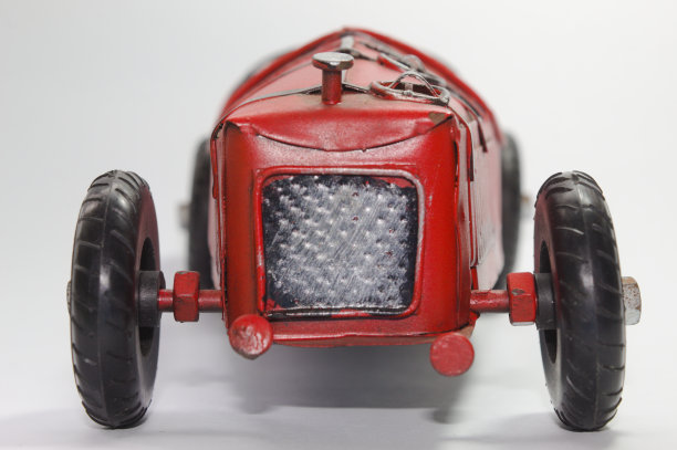 老式红色玩具赛车图片下载