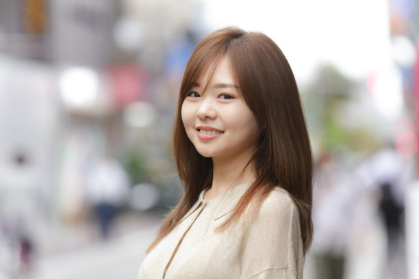 微笑的女人图片下载