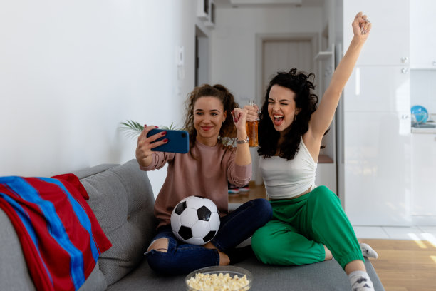 这个游戏异常刺激图片下载