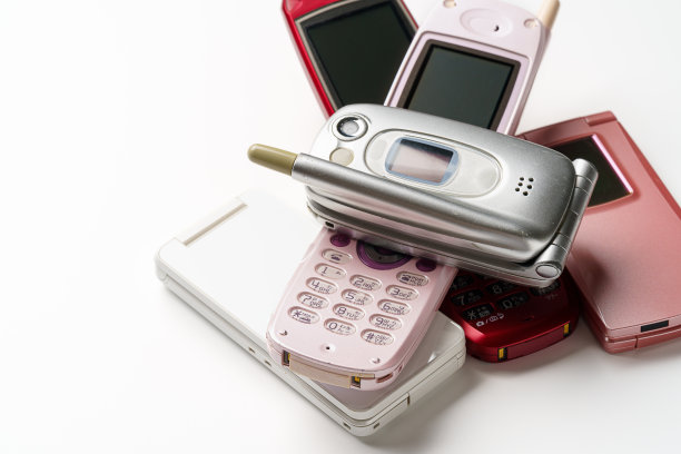 白色背景的旧手机图片下载