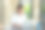美丽年轻的亚洲女学生在家里用笔记本电脑在线学习。图片下载