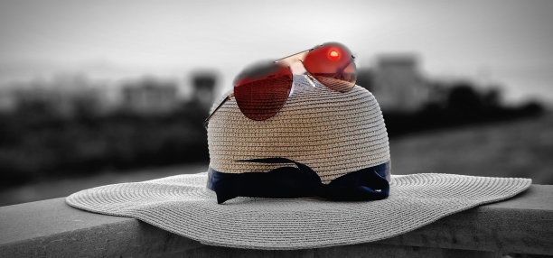 夕阳透过眼镜图片下载