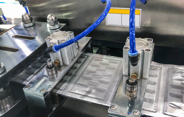 银铝箔吸塑包装用于工业制药生产线的防光包装图片下载