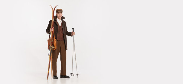 肖像的年轻人在西装与公文包和滑雪板站在白色的背景。寒假图片下载