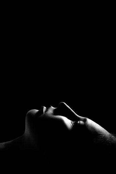 悲伤的女性形象图片下载