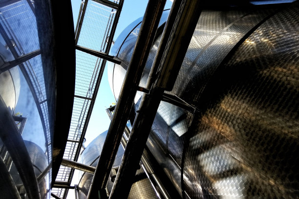 大机器的低角度镜头图片下载