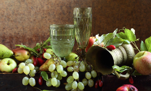 葡萄酒与葡萄，梨，苹果图片下载