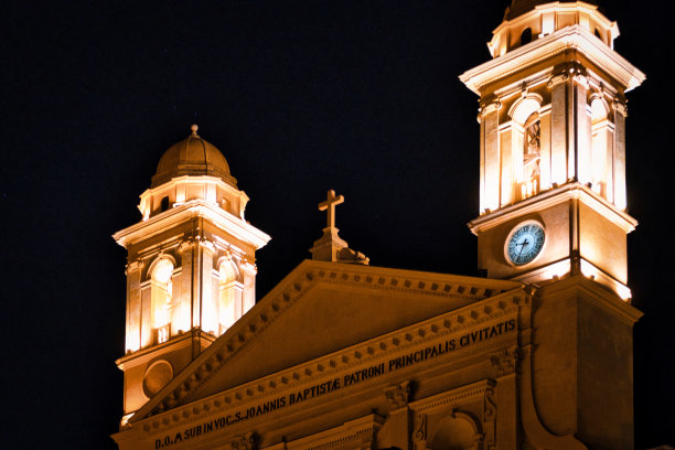 Bastia大教堂的夜晚。图片下载