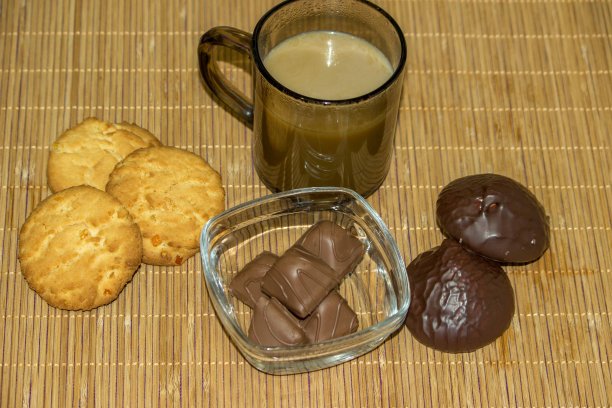 有蛋糕和饼干的茶图片下载