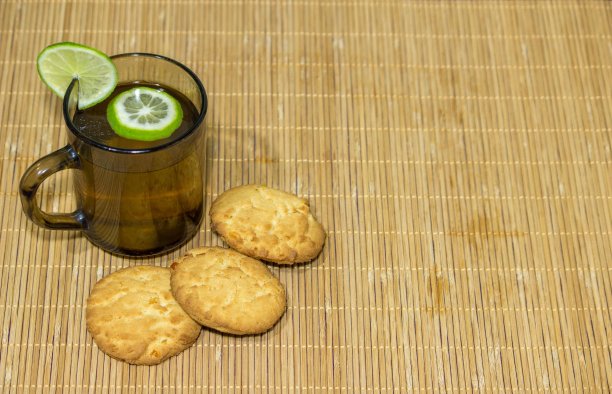 有蛋糕和饼干的茶图片下载