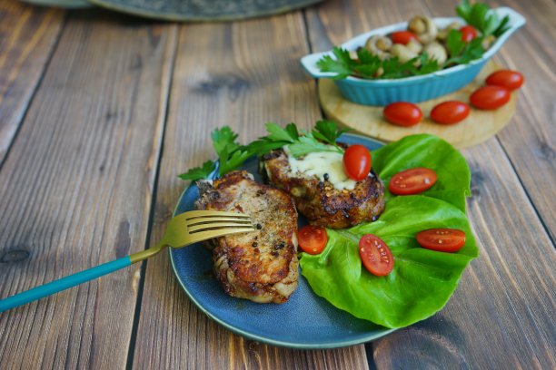 可以吃了。青菜炒肉。食物的艺术图片下载