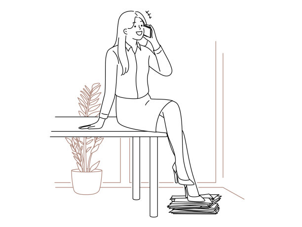 微笑的女商人打电话图片下载