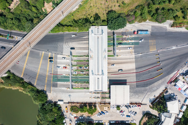 高速公路出入口鸟瞰图图片下载