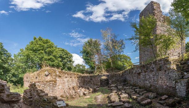 Saverne，法国- 2022年09 04:城堡废墟景观图片下载