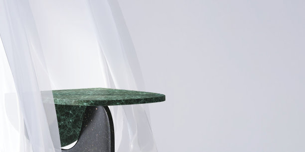 现代和豪华的白色圆形光滑基座在阳光从窗口与背景白色窗帘图片下载