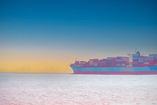 国际进出口物流运输船只的日落景象图片下载