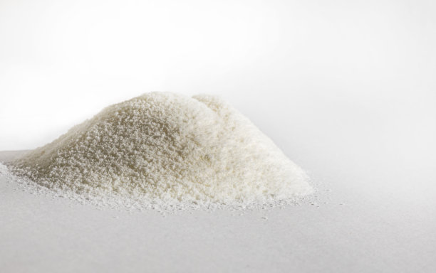 抽象白色胶原蛋白粉在白色背景，水平图片下载