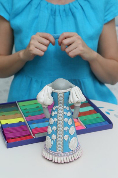 橡皮泥模型粘土。俄罗斯女人的形象图片下载