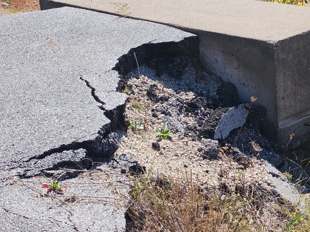 水泥的侵蚀图片下载