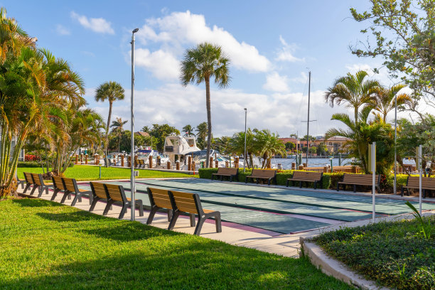 沙狐球场周围有长凳图片下载