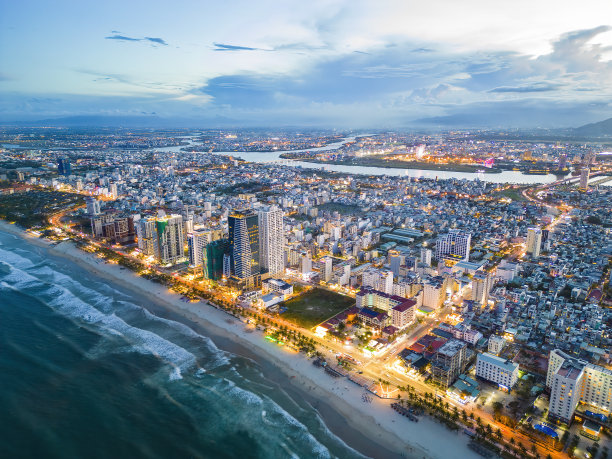 岘港海滩鸟瞰图，这是一个非常著名的旅游目的地。图片下载