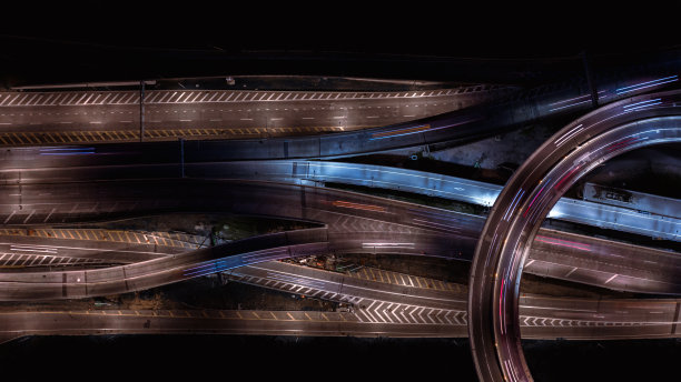 有灯道路的鸟瞰图图片下载