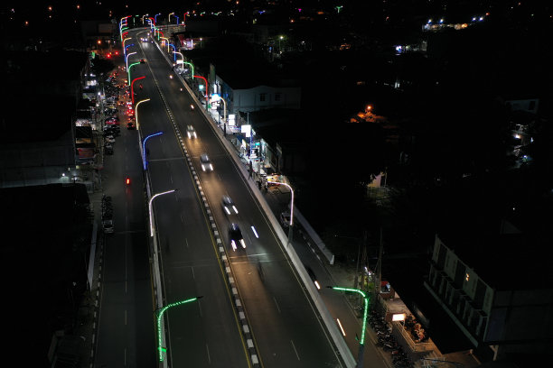 晚上飞过来图片下载