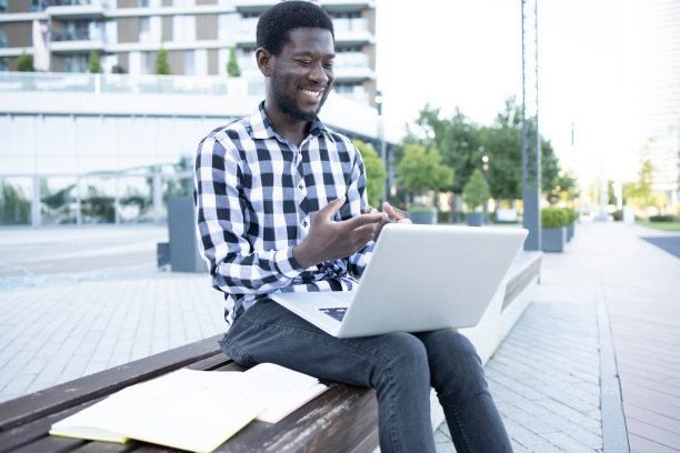 年轻的学生图片下载