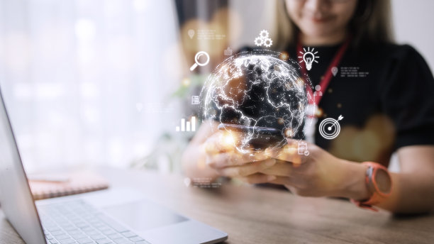 人们使用移动智能手机。商业全球互联网连接应用技术与数字营销、金融与银行、数字链接技术、大数据。图片下载