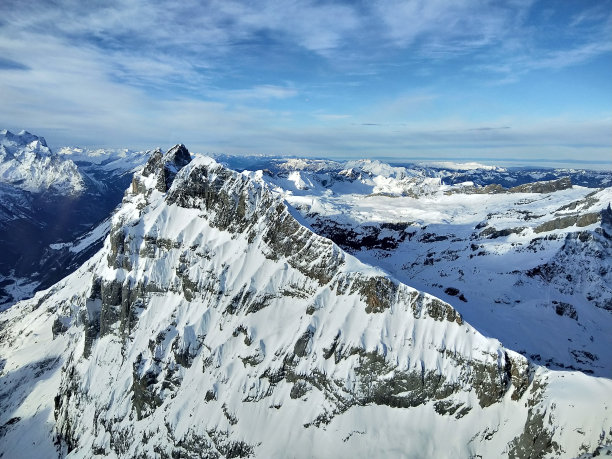 瑞士的铁力斯山图片下载