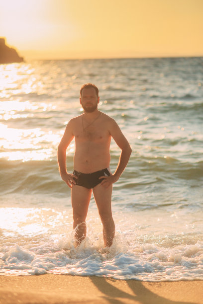 晴朗阳光下的地中海海滩，希腊的Halkidiki。图片下载