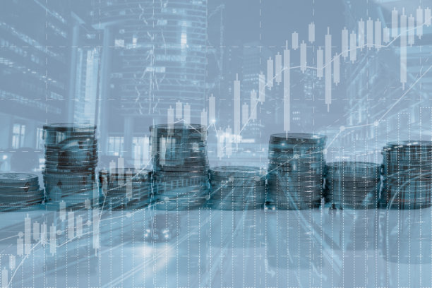 银行理财投资理念。以城市为背景的增长企业的双重曝光图像。货币增长市场统计与全球外汇。外汇支付银行全球投资。图片下载