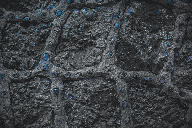 银墙。黑暗的大理石。岩石纹理。黑色的纹理。石头的背景。岩石堆。油漆斑点。岩石表面有裂缝。枯燥乏味的粗糙结构。抽象的纹理。图片下载