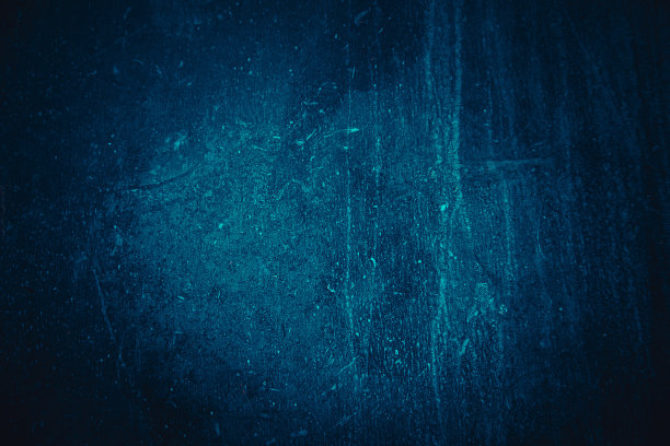 岩石纹理。黑暗的石墙。石头的背景。岩石表面具有全息、珍珠般的光泽。墙的抽象。油漆斑点。岩石表面有裂缝。抽象的纹理。图片下载