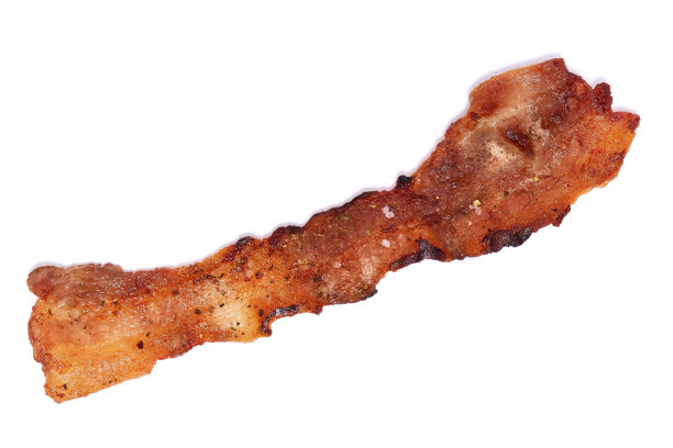 煮熟的培根片孤立在白色的背景上图片下载