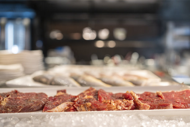 餐厅里的日式烧烤或烤肉图片下载